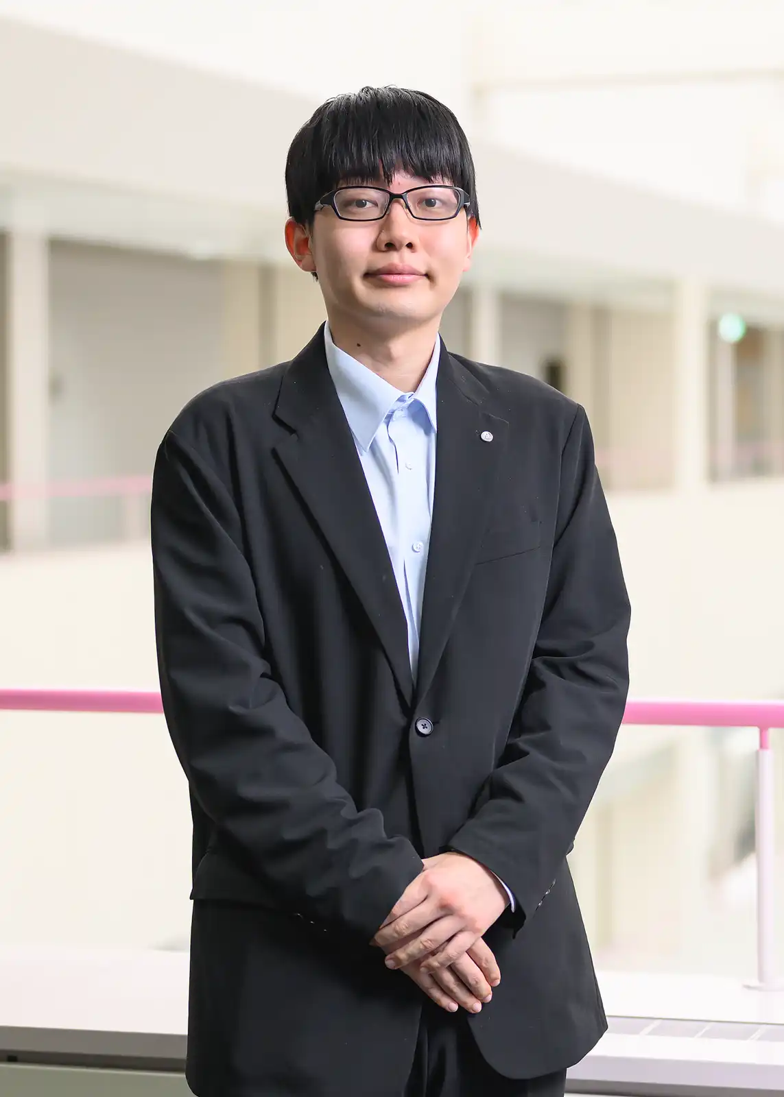 インタビュー・石井温也の写真です。