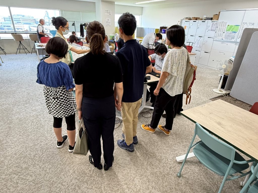 職場見学の様子