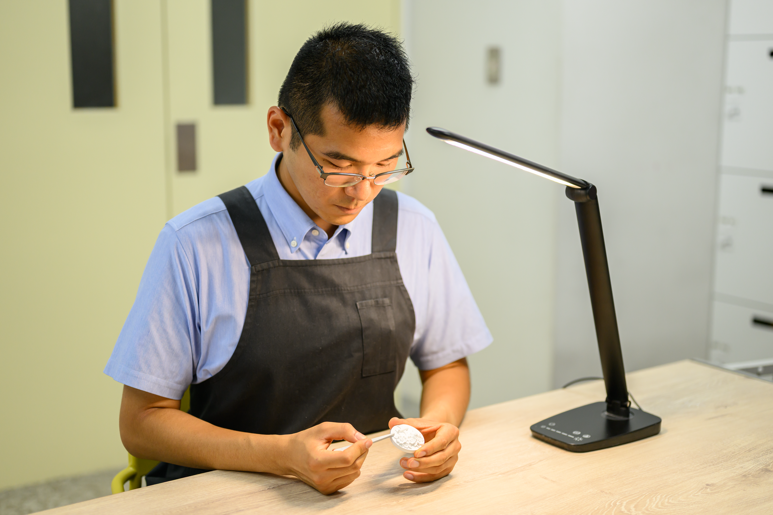 アロマストーン制作販売業務の写真です。