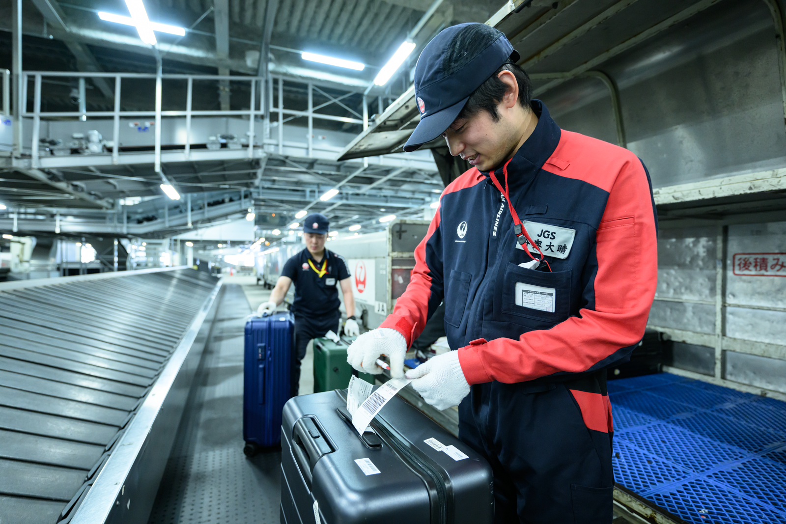 フライトを支える業務の様子です。